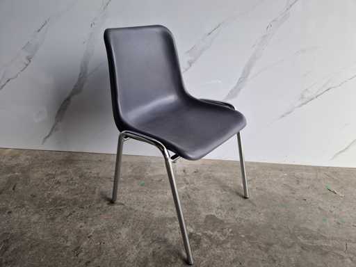 Kantinenstuhl/ Stapelstuhl (100x)