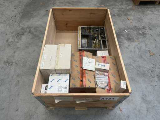 Seria mieszanych komponentów sterowania przemysłowego i elektroniki