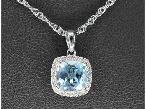 Pendentif d’entourage en or blanc, topaze et diamant