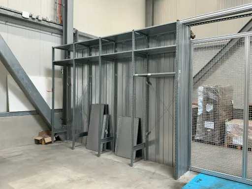 Raft de depozitare fără conținut