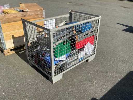 Różne urządzenia operacyjne, w tym klucze dynamometryczne