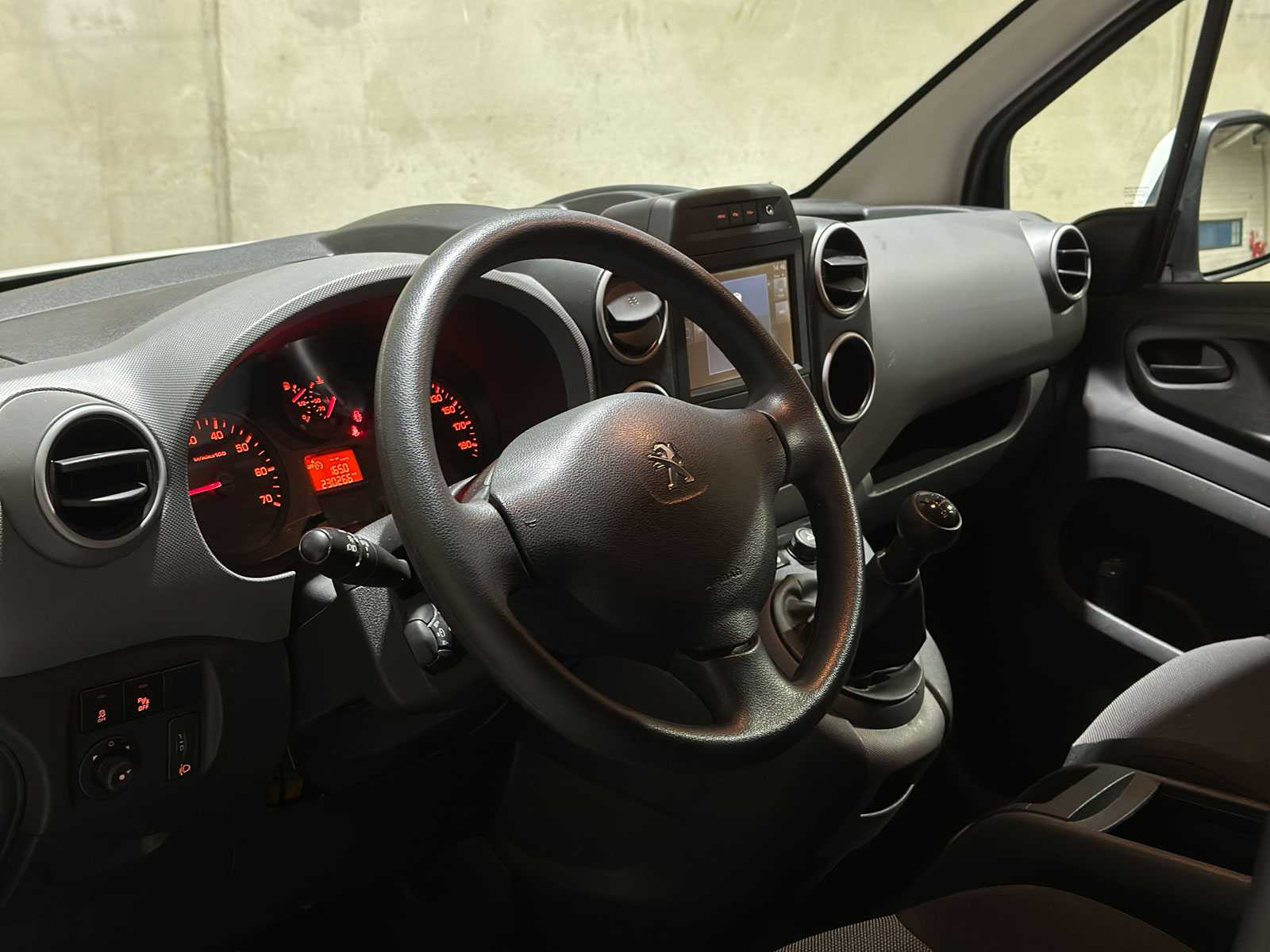 Peugeot Partner 120 1.6 BlueHDi 75 L1 Premium Pack 75pk 2018 (Origineel-NL & 1e Eigenaar), V-700-SK