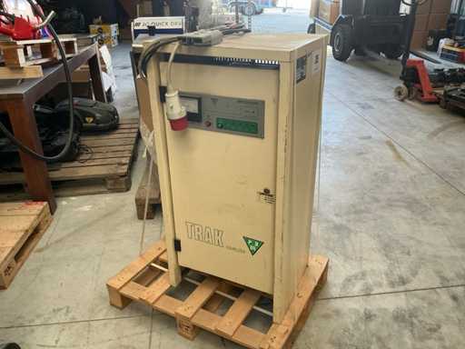 PBM TRAK EQ Acculader