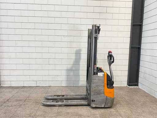 Still - 2019 - EXV12 - Stacker