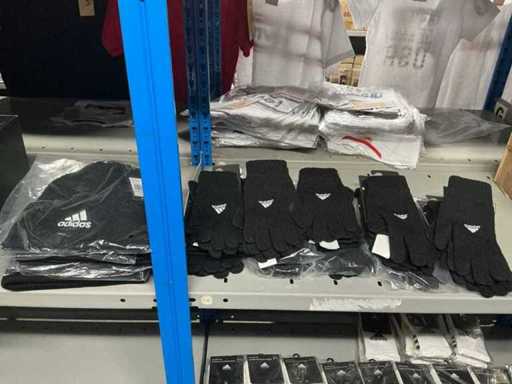 Party Adidas Hüte und Handschuhe (31x)