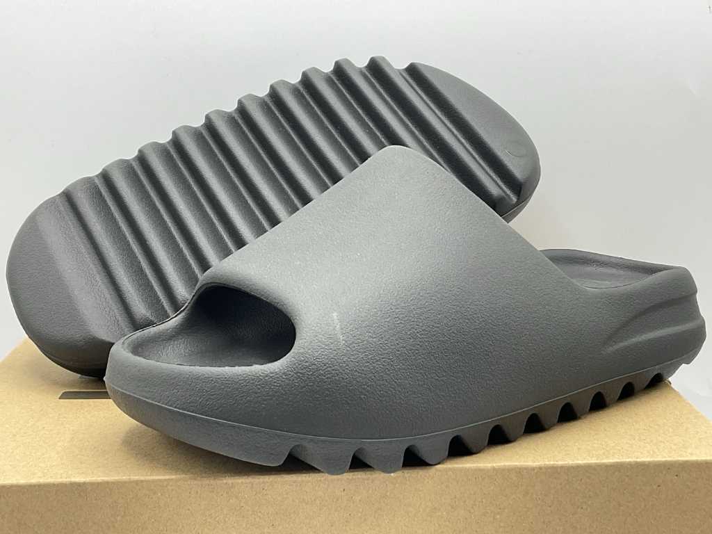 Adidas Yeezy Slide Onyx Flip Flops 37