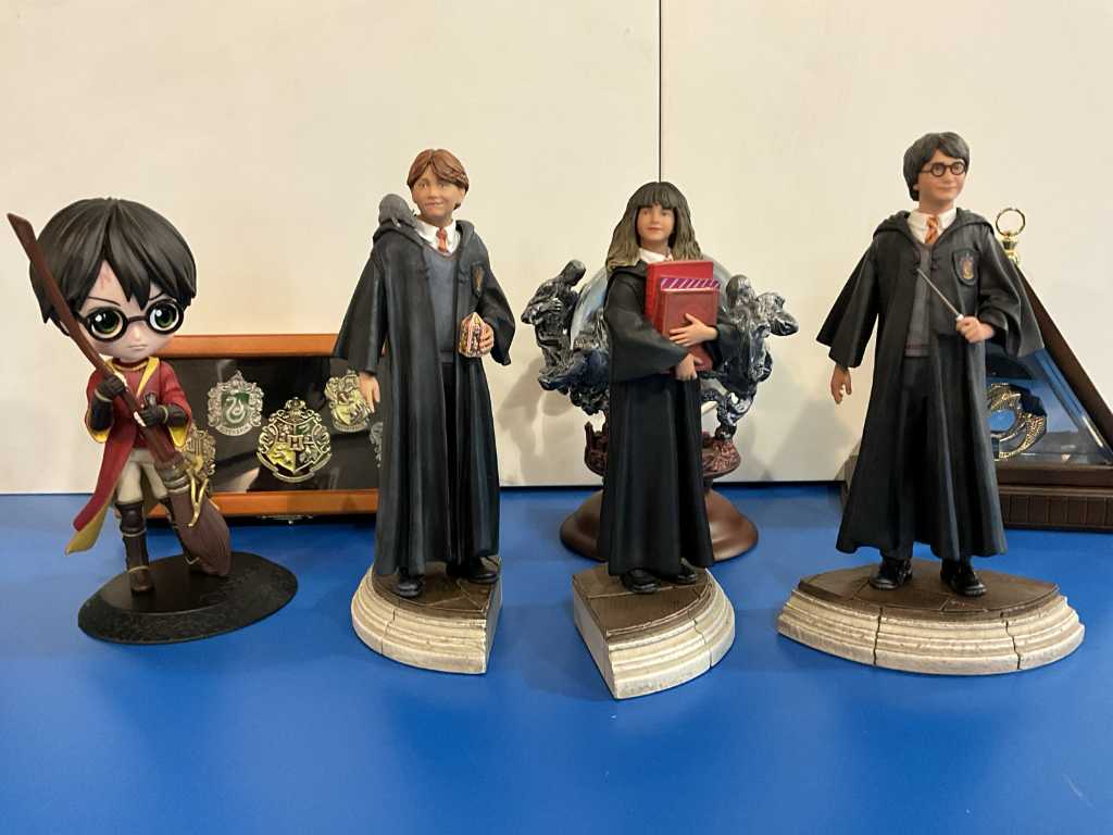 3x HARRY POTTER 1:10 Collectible Figure + 4x miscellaneous