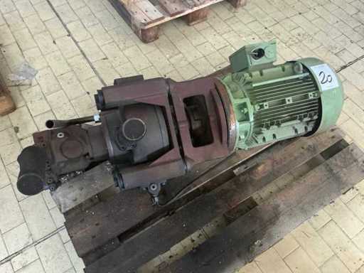 Machinery, spare parts and warehouse stocks