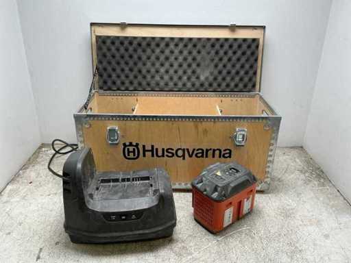 Pack batterie Husqvarna Pace 2022 94V 4Ah incluant 1x batterie 1x chargeur