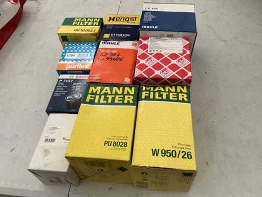 Lotti vari inclusi filtri olio per auto