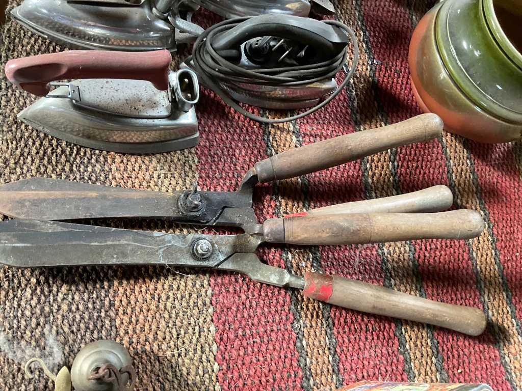 Hedge trimmer 2x Troostwijk Auctions