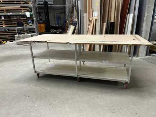 Mesa de trabajo grande sobre ruedas giratorias / carro de almacenamiento 2,70 × 1,25 m de ancho 1,05 m de altura 1,05 m