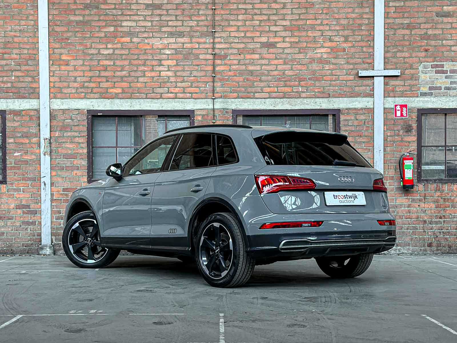 Audi Q5 2.0 TFSI Quattro Sport S Line Black Edition 252pk 2018 (Origineel-NL + 1e Eigenaar), TT-931-B