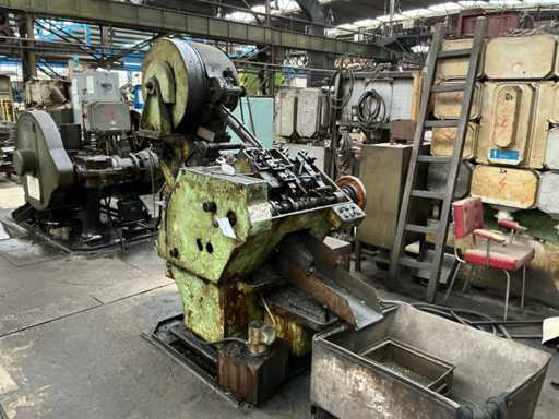 1949 HILGELAND PN3 Verschlussformmaschine