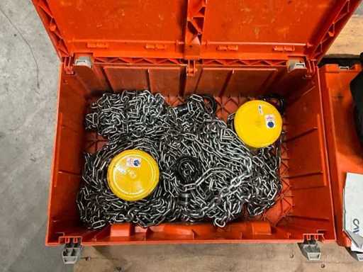 2 hand chain hoists, 500 kg