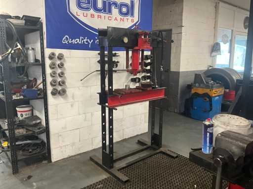 Persmachine met toebehoren