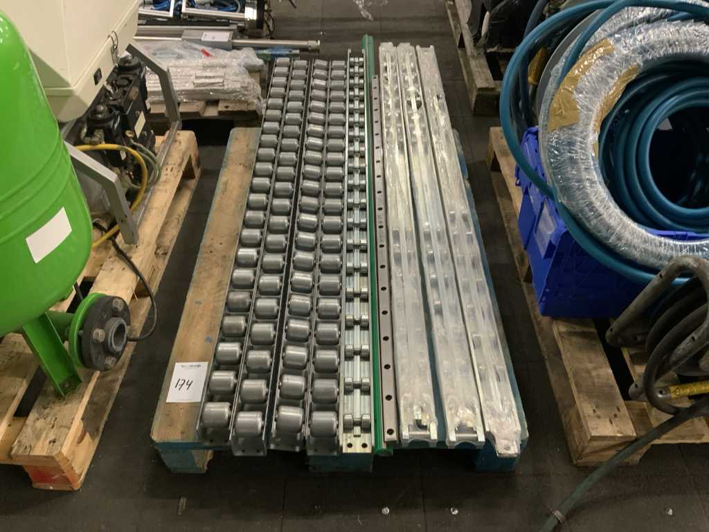 Batch of conveyor parts