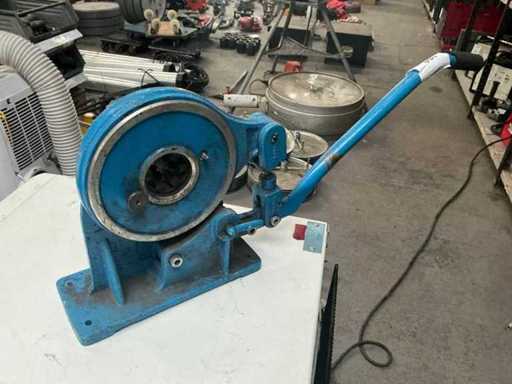 Presse manuelle à tuyaux