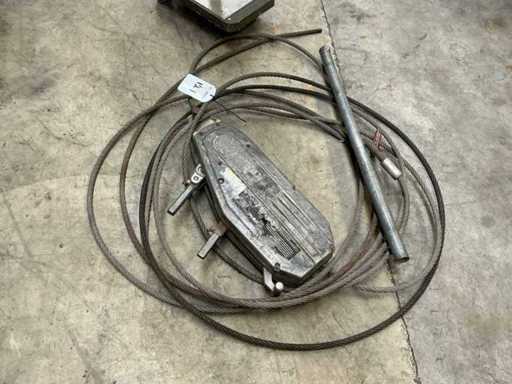 Podnośnik na linie stalowe