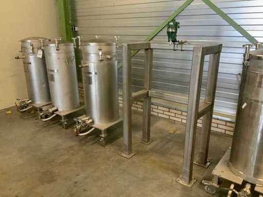 Sweep Industries BV Vertical storage mixing tank (3x)