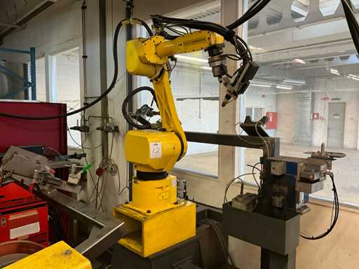 (C-1004) Fanuc - Welding robot