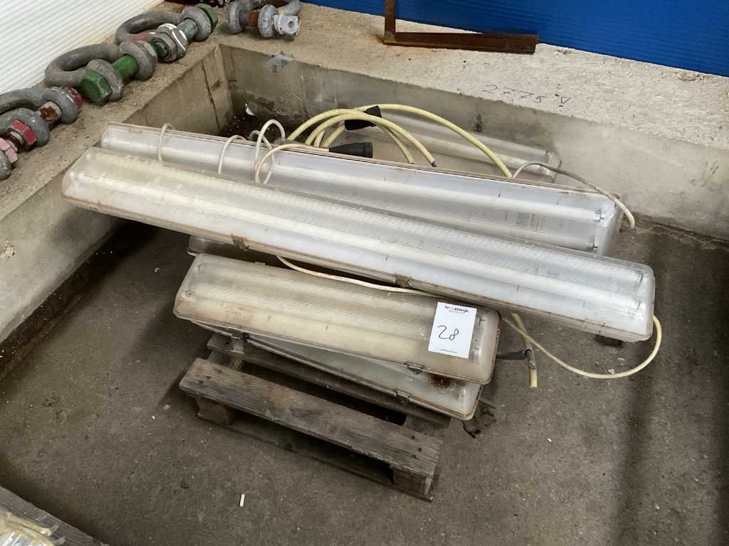 Vari apparecchi per tubi fluorescenti (10x)