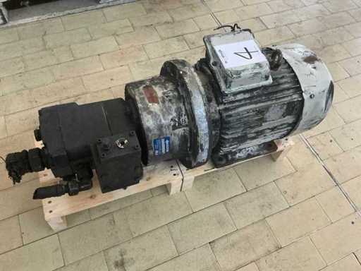 Machinery, spare parts and warehouse stocks
