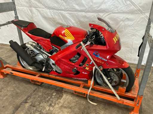Moto Honda PC25 600cc Circuit Racer