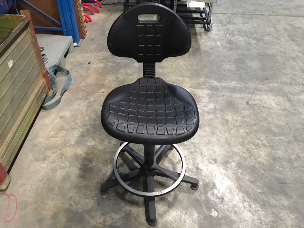 Chaise d’atelier réglable en hauteur