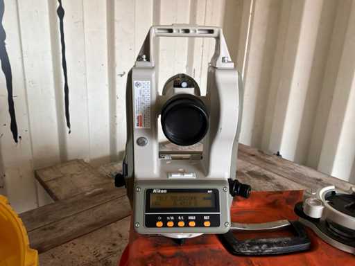 Nikon NE-10L Theodolite