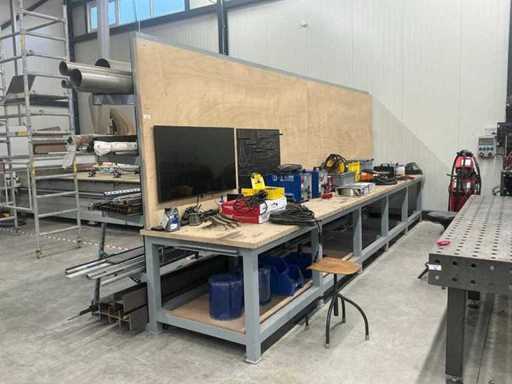 Combined workbench/rack