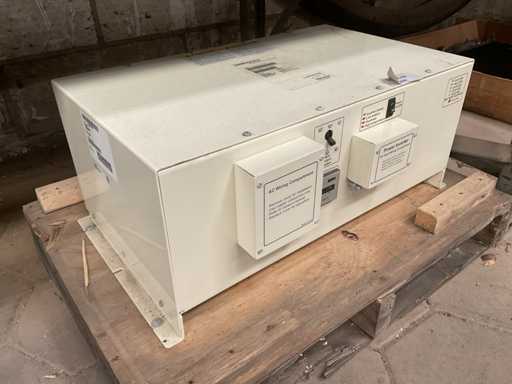 Onduleur Sensata Dimensions 24/6000H-3PHQ