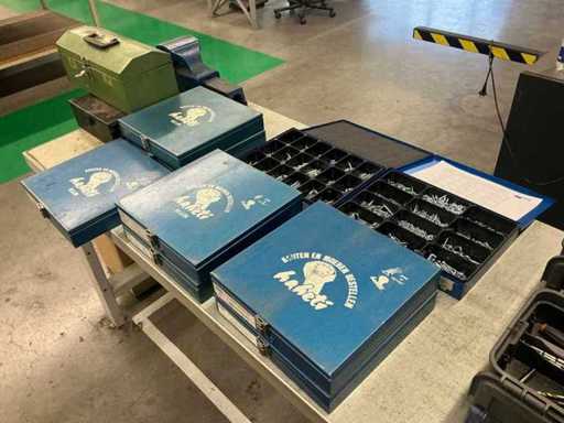 Série de divers équipements et petits équipements