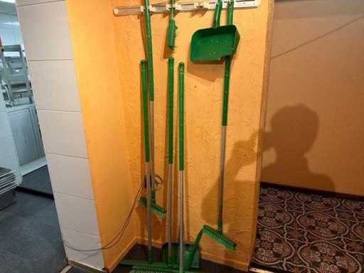 Echipamente de curățenie pentru petreceri