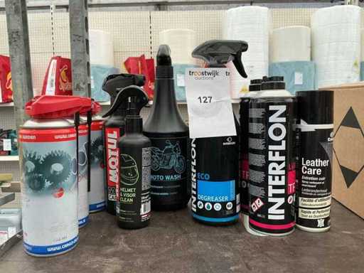 Beaucoup de produits d’entretien automobile - moteur