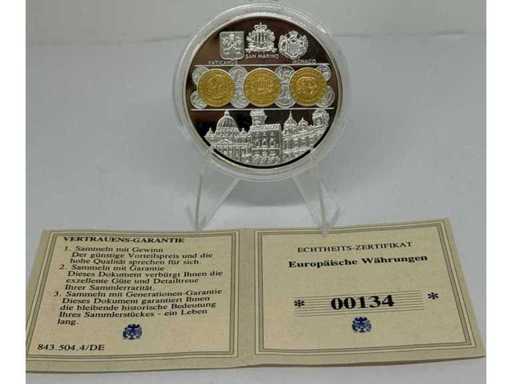 Cuivre argenté avec plaquage partiel doré – médaille des MicroÉtats européens (Vatican, Saint-Marin, Monaco), 40 mm de diamètre.