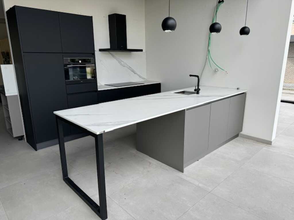 Black matt modern kitchen with island in Fenix Argento laminate