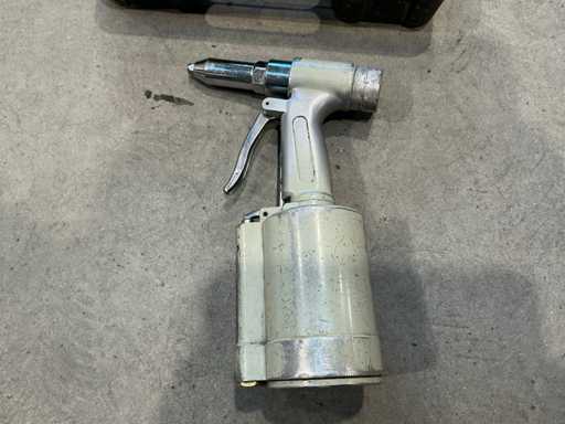 Druckluft-Nietpistole