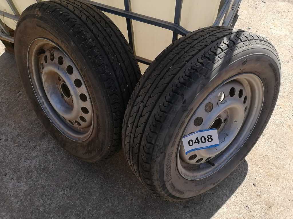 Car tyres (2x)