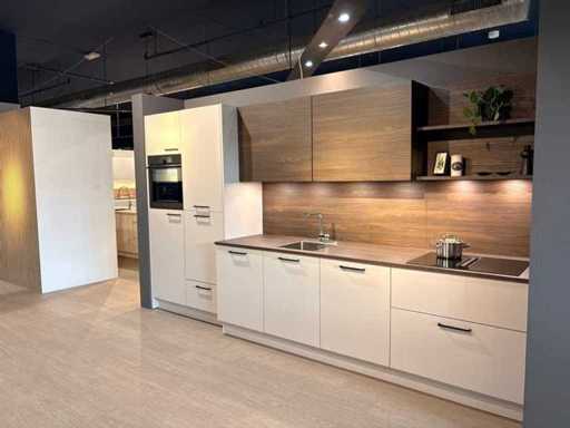 Nolte – kuchnia w salonie z urządzeniami Etna