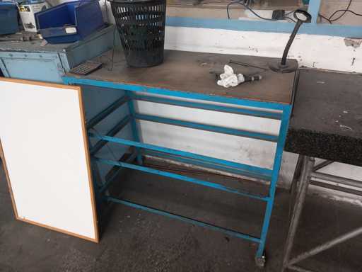 Industriearbeitsbank / Leichter Sammeltisch mit Seitenschrank
