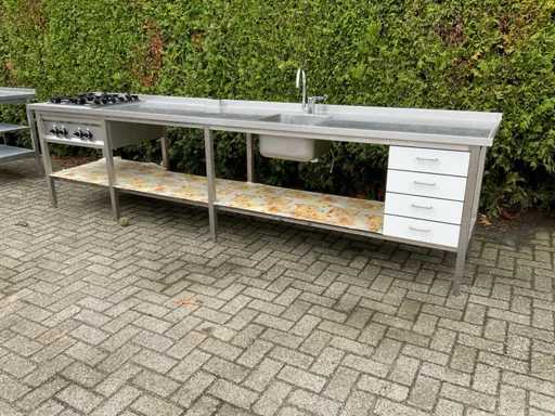 Table de travail en acier inoxydable avec cuisinière et évier