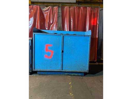 Armadio base in acciaio – Doppie porte, scaffali, scomparti e cassetti