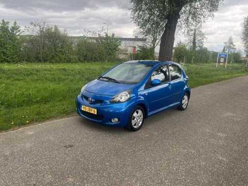 Toyota Aygo 1.0-12V Dynamic Blue , 95-JBF-6