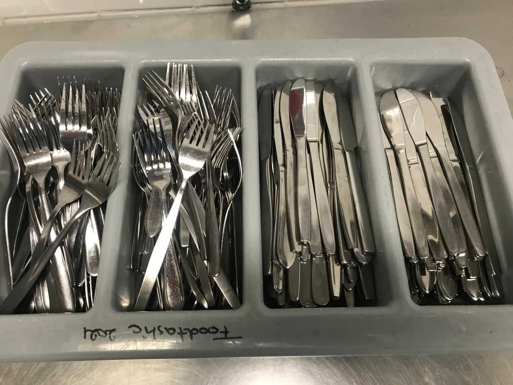 Fourchette et couteau (250x)