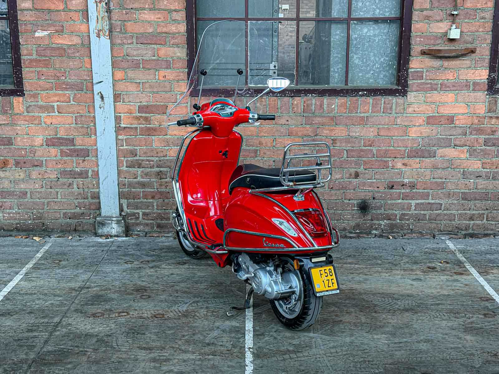 Piaggio Vespa Sprint 4T 2015, F-581-ZF Scooter