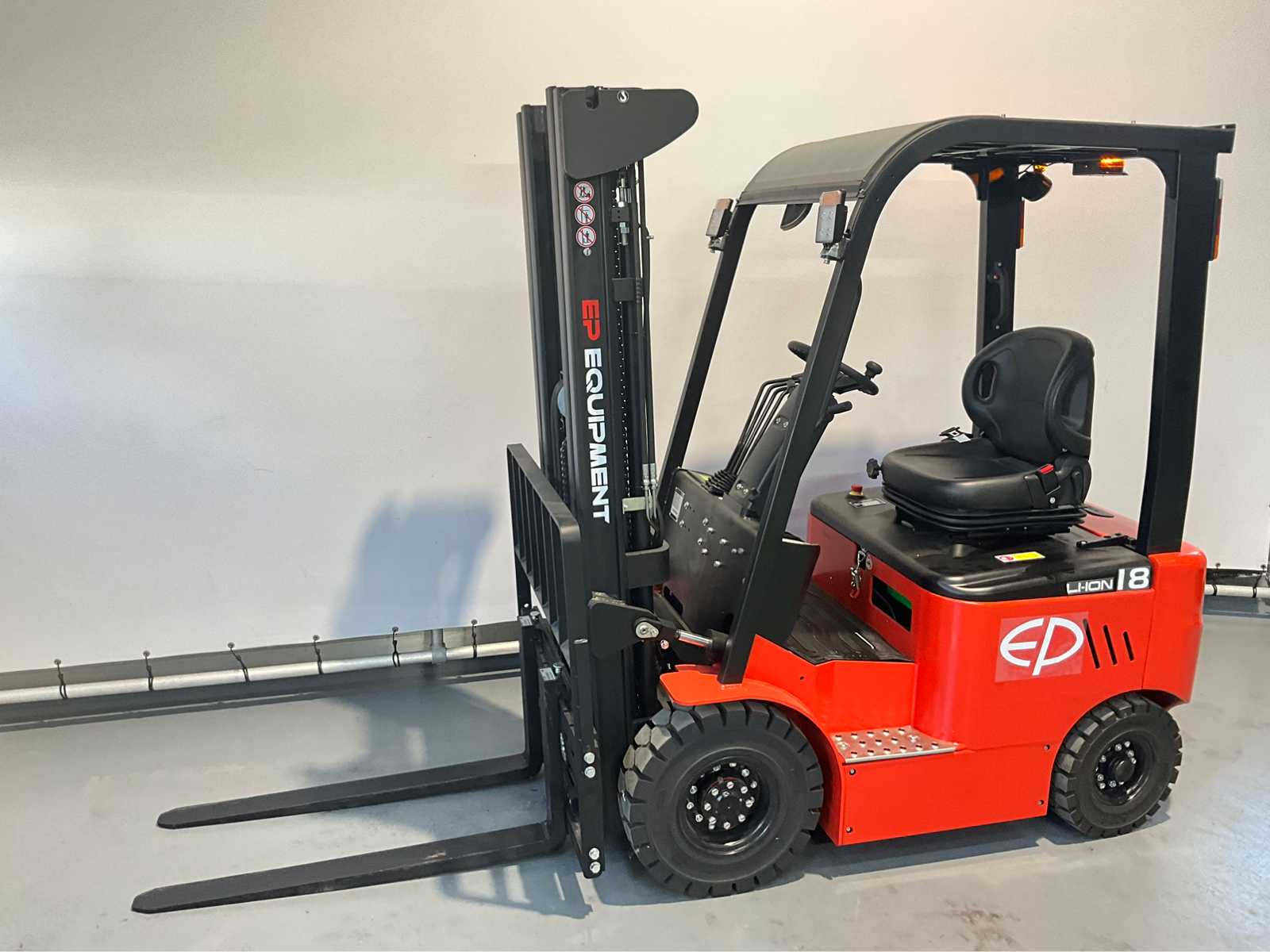 EP – EFL 181 – 4.8 meter Triplex – Li-Ion – FreeLift – SideShift – Forklift 2026