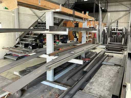 Dwustronny stojak wspornikowy