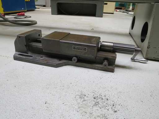 ARNO (1) 160/300 Machine Vise