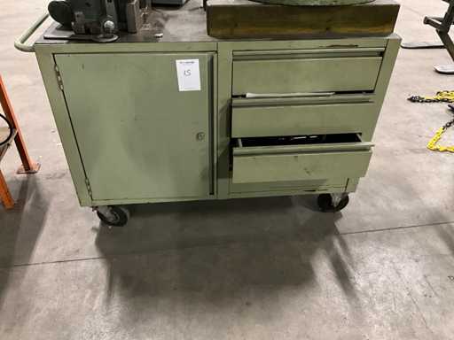 Wózek warsztatowy z zawartością